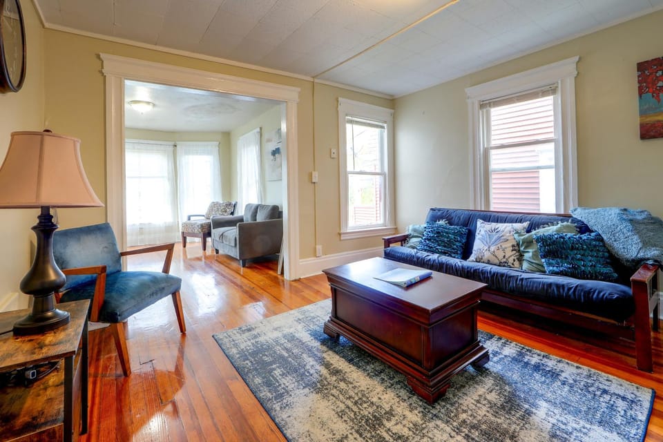 Walk to Rosamond Gifford Zoo & Dining! Cozy Unit Apartment in Syracuse