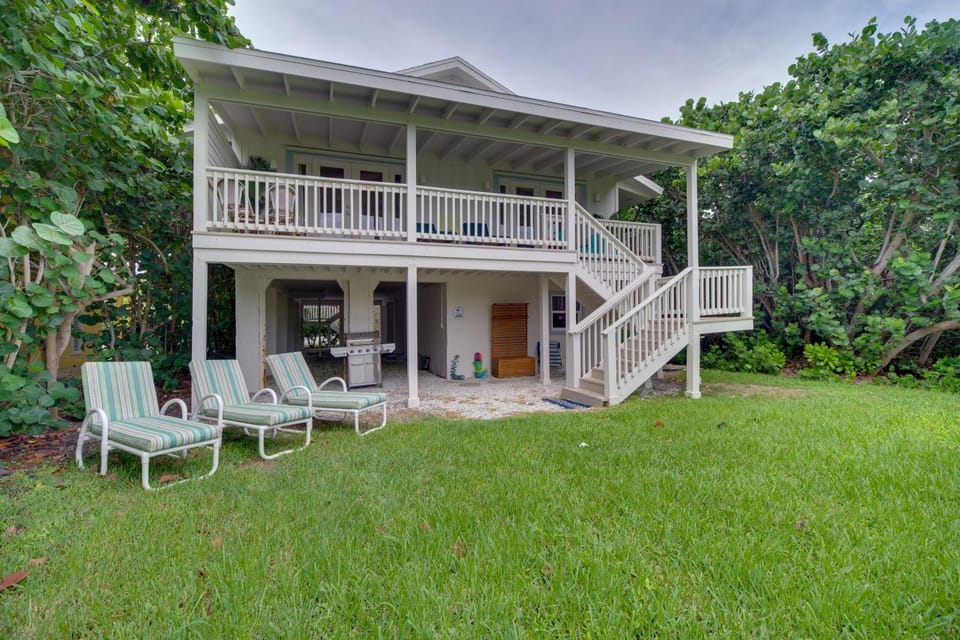 Oceanfront Gem! Steps to Sand, Miles from Ordinary House in Indian River