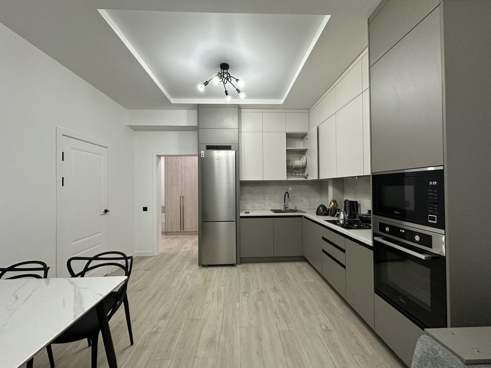 Kitchen or kitchenette, Dining area, oven, stove