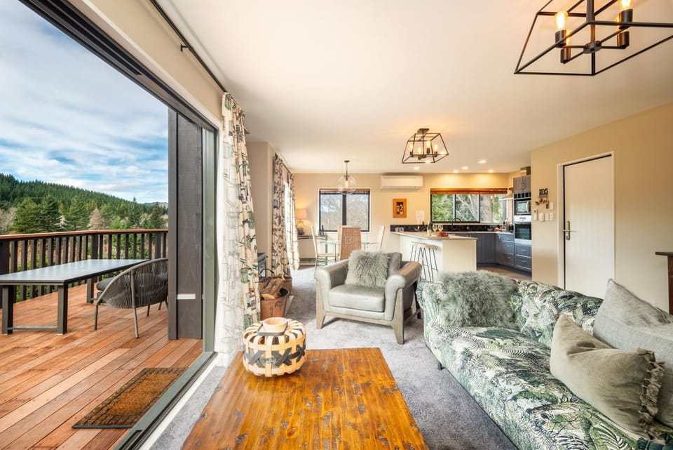 View (from property/room), Balcony/Terrace, Kitchen or kitchenette, Living room, Seating area, Dining area