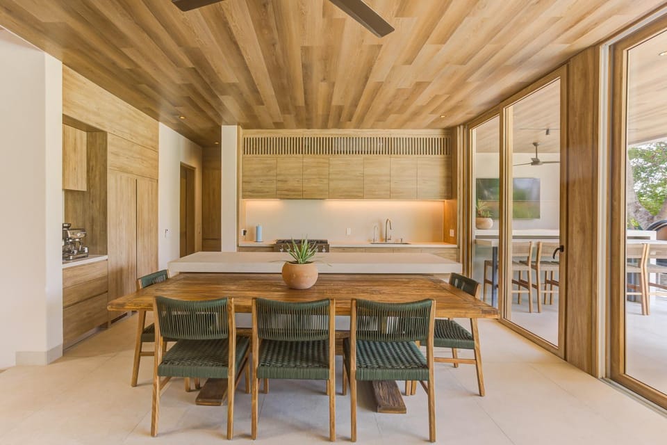 Dining area, kitchen