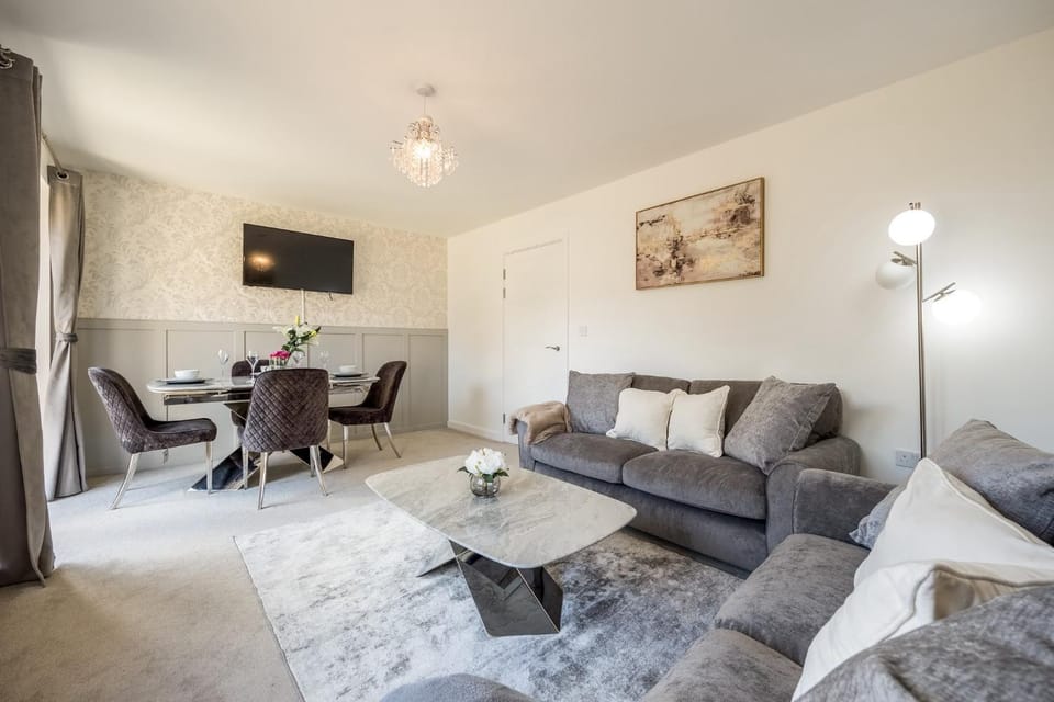 TV and multimedia, Living room, Seating area, Dining area