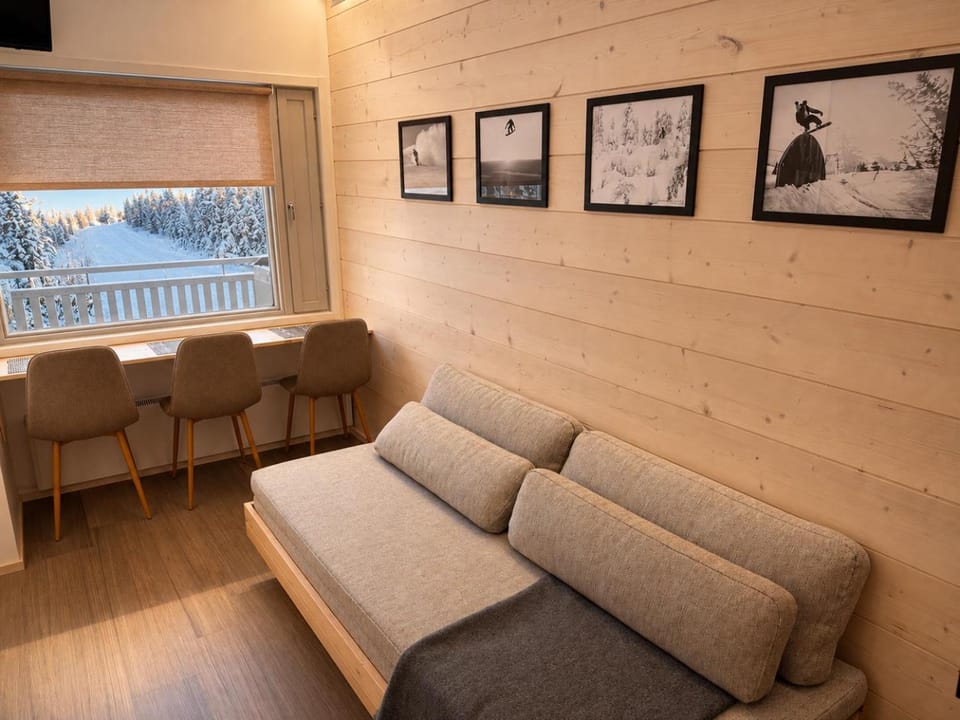 Living room, Dining area, Mountain view