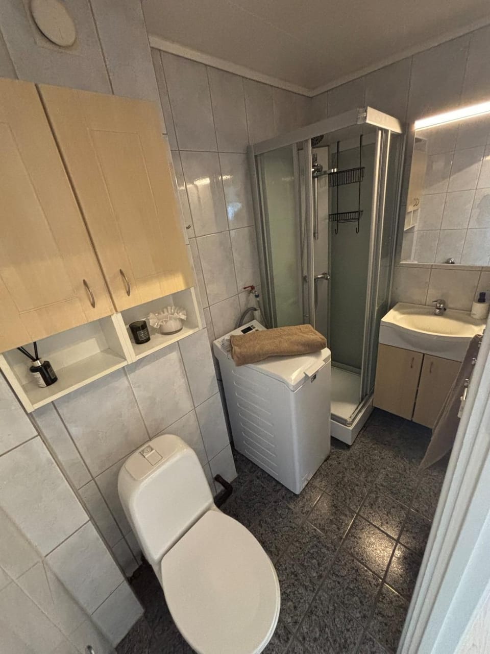 Bright & Central - Private Balcony - Free Parking Apartment in Trondheim