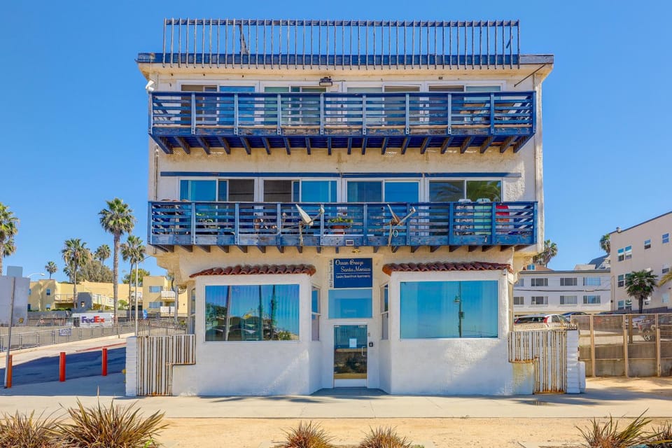 Steps to Santa Monica Beach & Pier! Monthly Studio Apartment in Santa Monica
