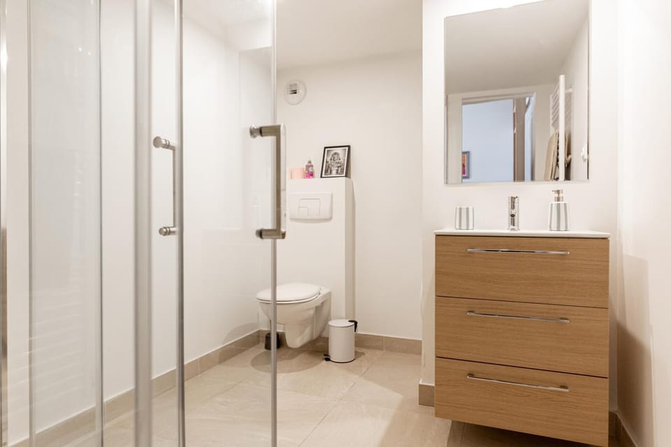Shower, Toilet, Bathroom, towels