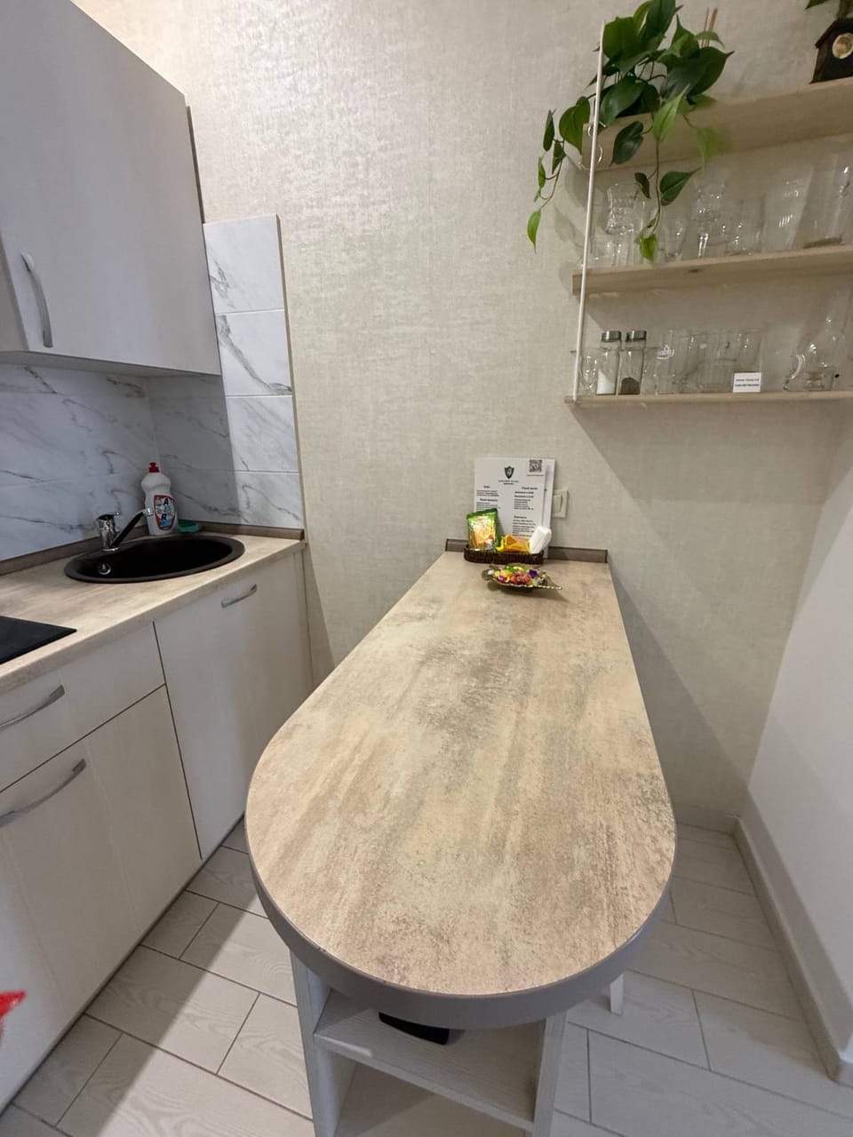 Kitchen or kitchenette, Dining area, stove