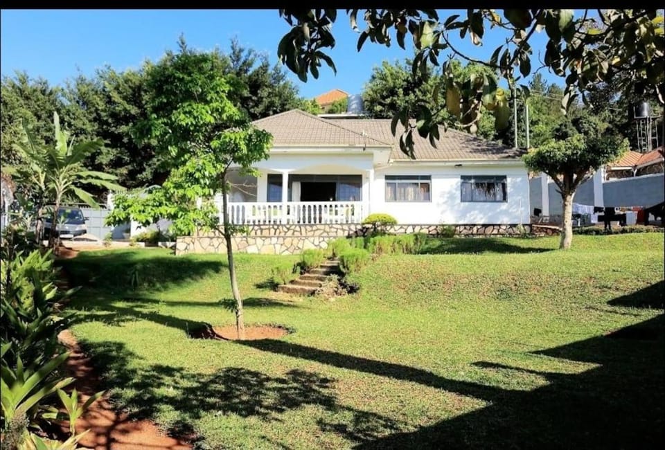A Hilltop Home with an Amazing Views! Villa in Kampala