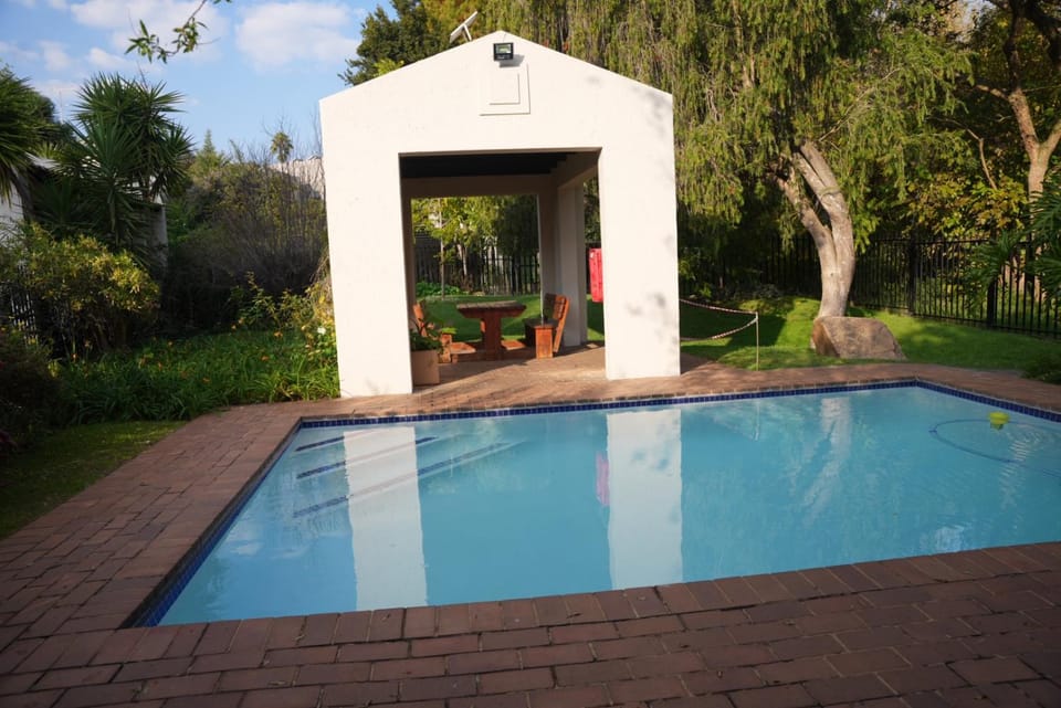Stunning 2 bedrooms in Hyde park,Rosebank Apartment in Sandton