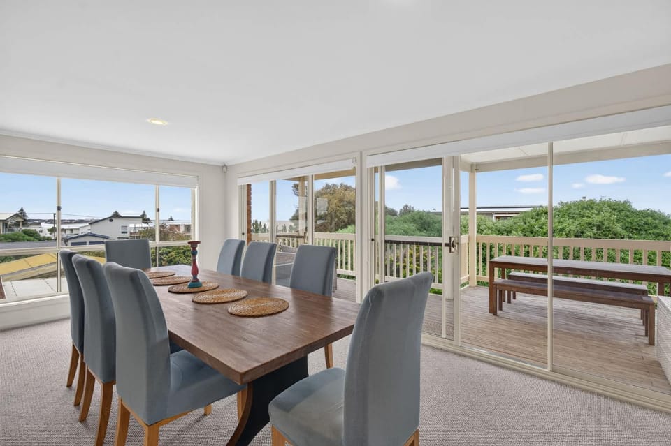 Seaside Family Escape 5 Bedrooms Sea Views House in Middleton