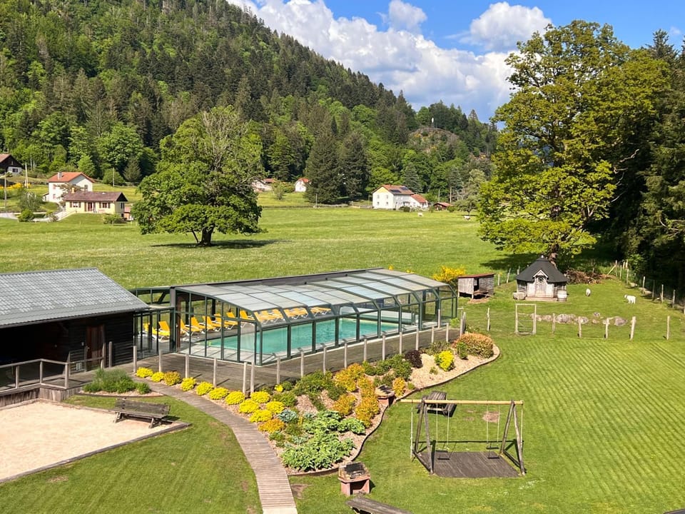 Natural landscape, Garden, Garden view, Mountain view, Pool view, Swimming pool, sunbed