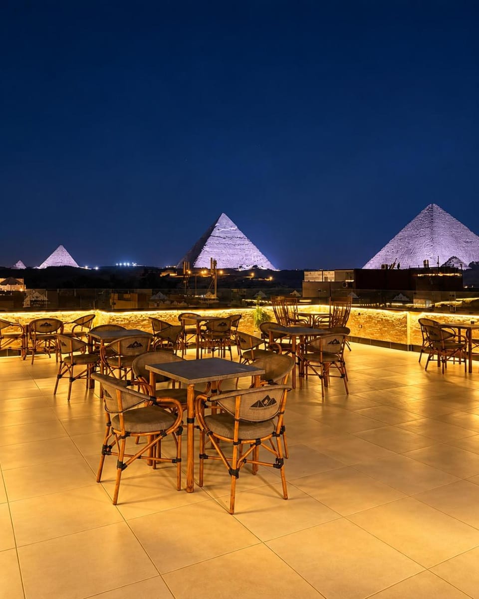 Patio, Restaurant/places to eat, Night, Banquet/Function facilities