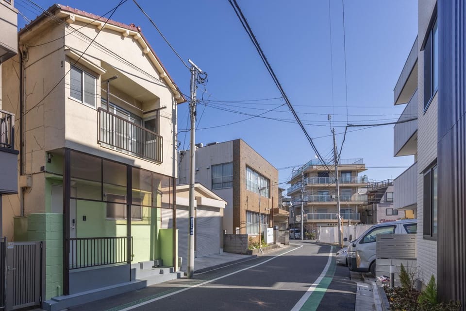 Property building, Neighbourhood