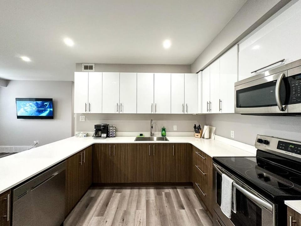 Modern 2 Bedroom Apartment in North Bay Apartment in North Bay