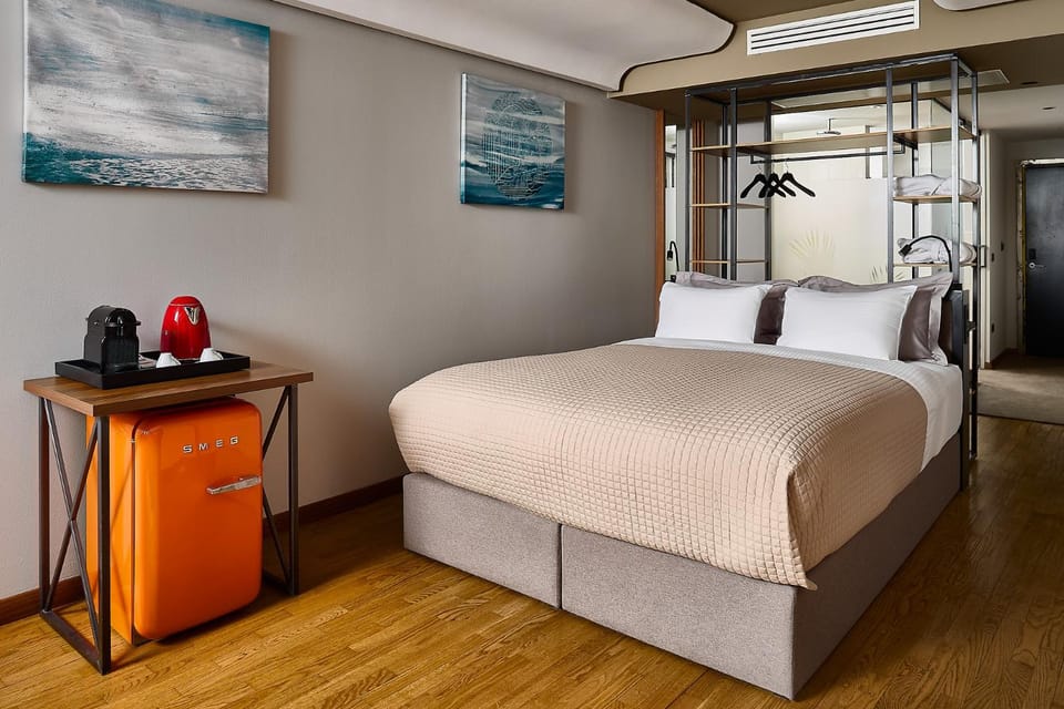 Bed, Coffee/tea facilities, View (from property/room), Bedroom