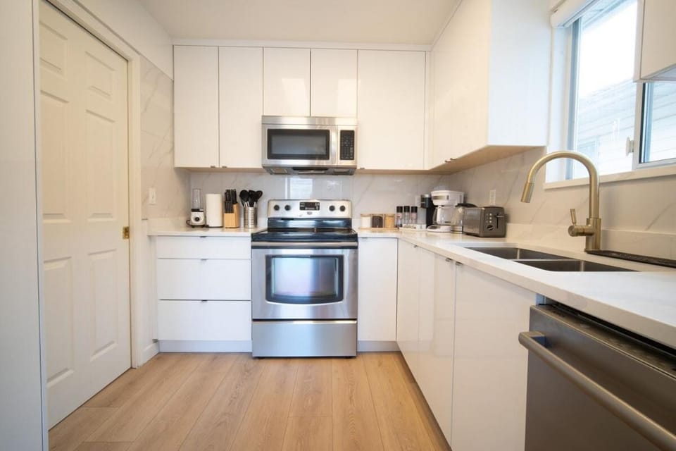 Spacious & Stylish Home - Main St & near Downtown Apartment in Vancouver