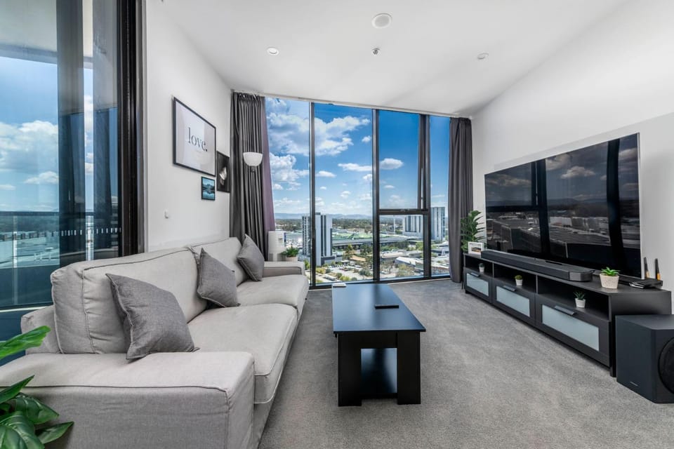 Communal lounge/ TV room, Natural landscape, TV and multimedia, View (from property/room), Living room, Seating area, Evening entertainment