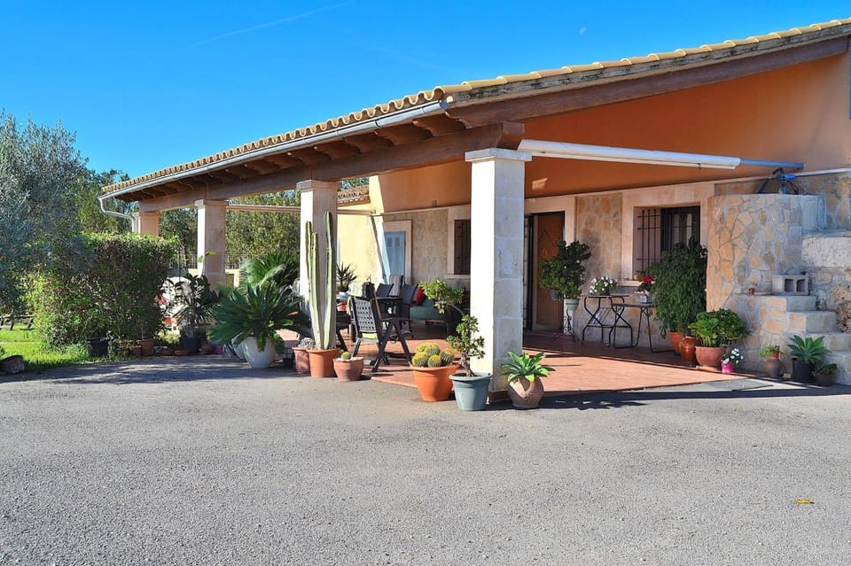 Property building, Facade/entrance, Off site