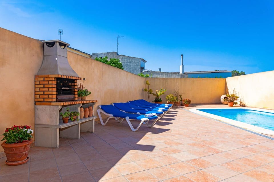 Property building, Garden, Swimming pool
