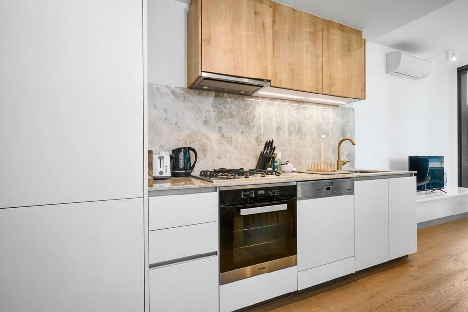 Coffee/tea facilities, Kitchen or kitchenette, dishwasher, stove, toaster