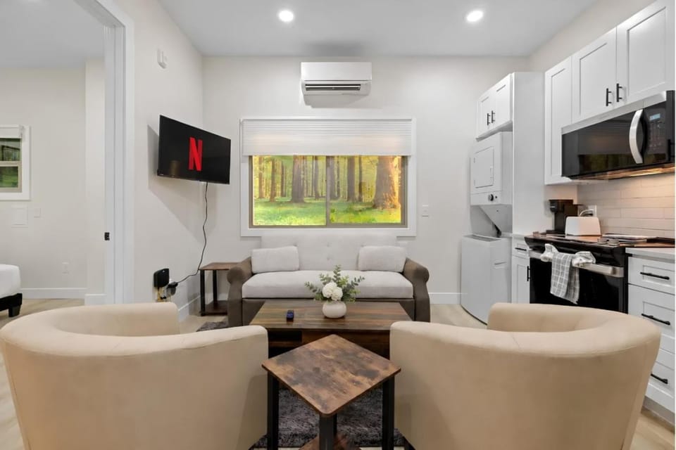 Rooftop Retreat, Walk To Casinos, Dining and Shuttle House in Central City