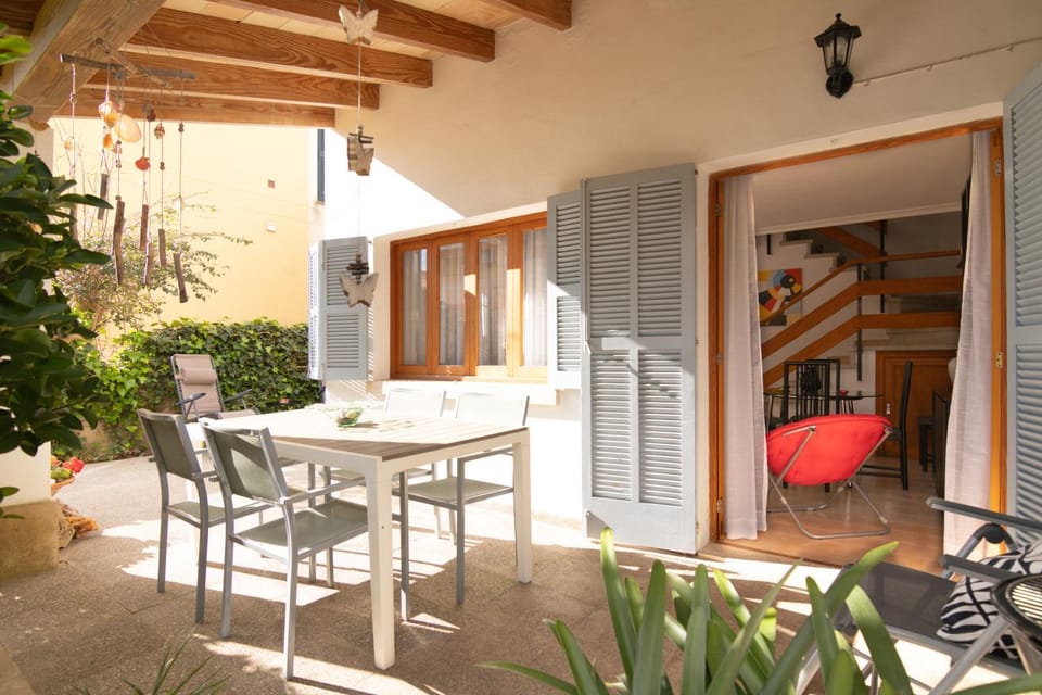 Patio, Day, View (from property/room), Balcony/Terrace, Living room, Seating area, Dining area