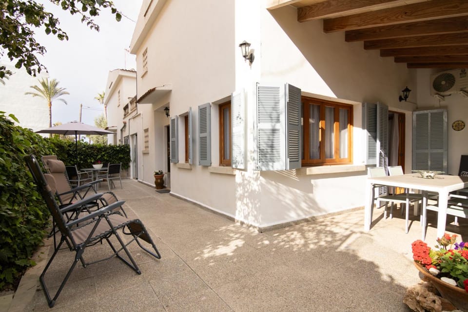 Property building, Patio, Day, View (from property/room), Balcony/Terrace, Dining area
