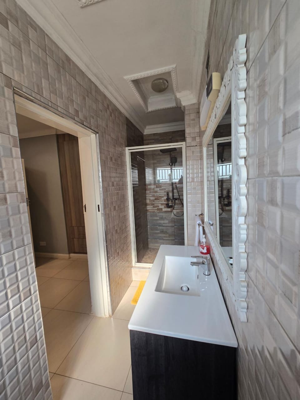 Beauty Blender Homes - The Tangerine House Apartment in Africa