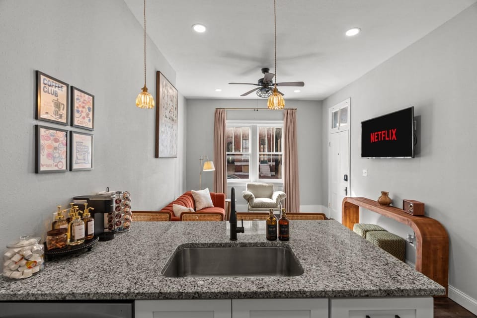 Kitchen or kitchenette, Living room