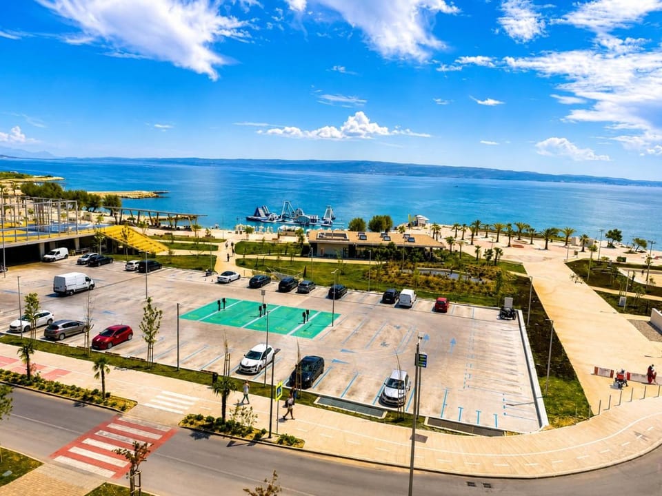 Neighbourhood, Natural landscape, Beach, Sea view, Location