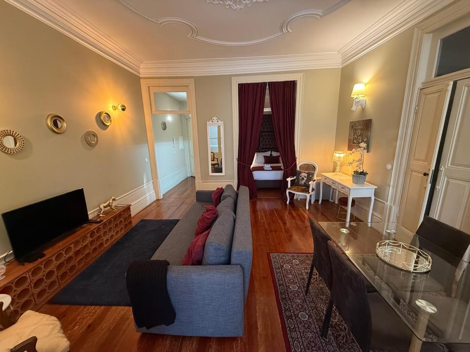 Communal lounge/ TV room, Photo of the whole room, Dining area