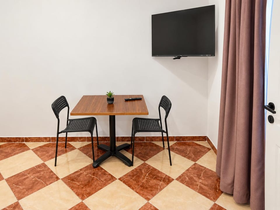 TV and multimedia, Dining area