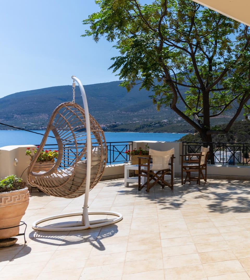 Patio, Day, Natural landscape, Seating area, Mountain view, Sea view