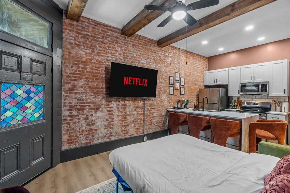 Communal lounge/ TV room, Kitchen or kitchenette, Bedroom