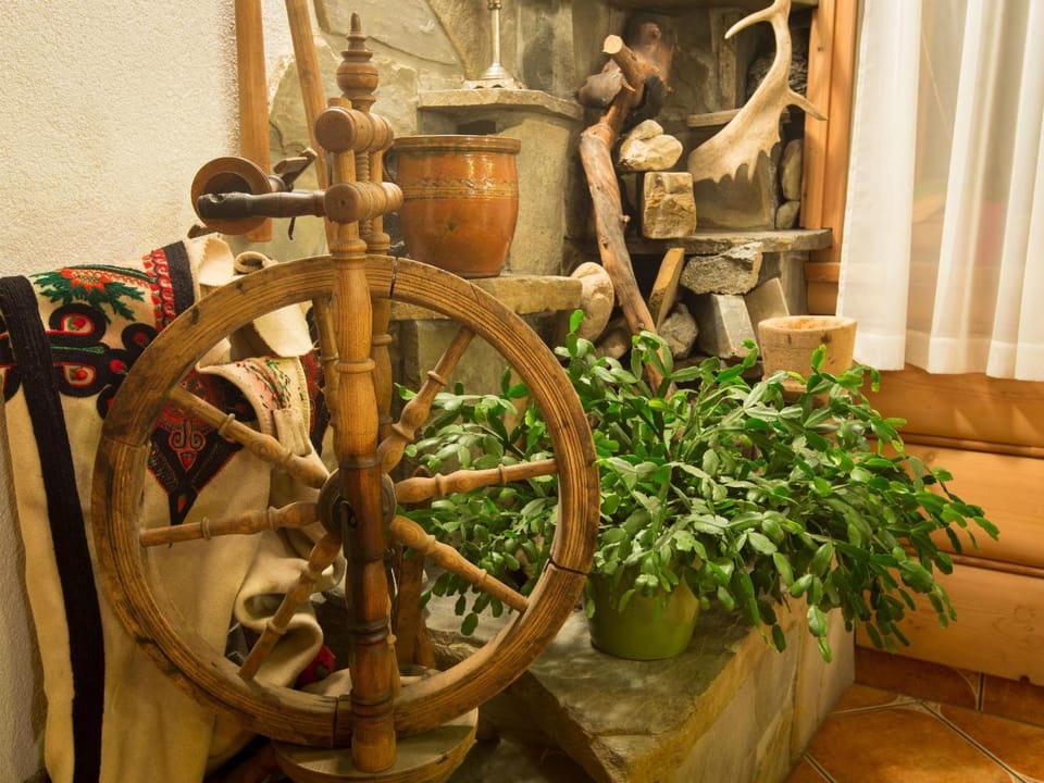 Decorative detail, Dining area