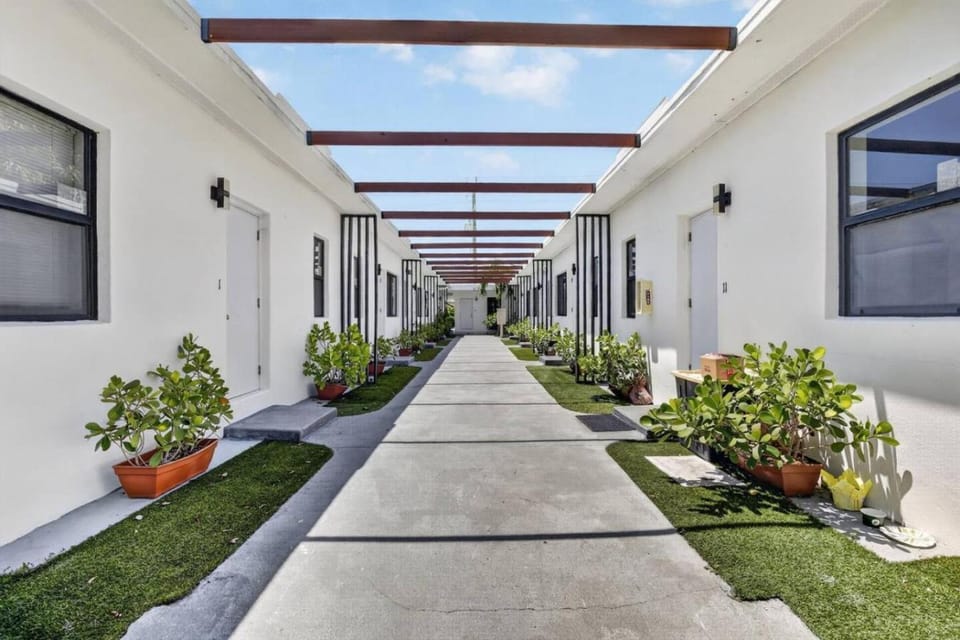 Newly Renovated 1BR Near Beach Downtown Unit 1 Apartment in Hollywood