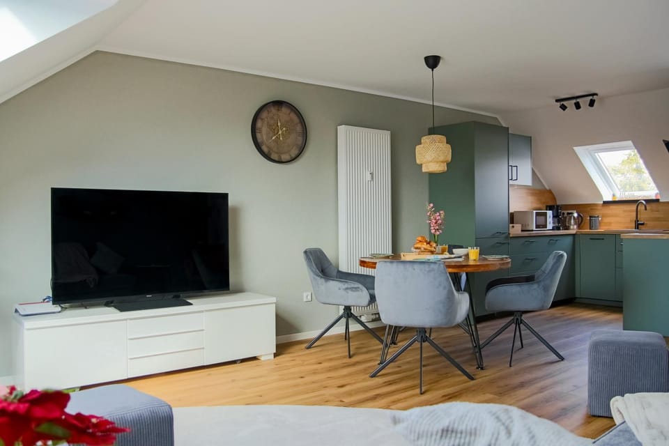 Kitchen or kitchenette, Living room, Dining area