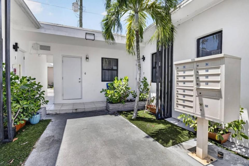 Newly Renovated Studio Near Beach Downtown Unit 6 Apartment in Hollywood