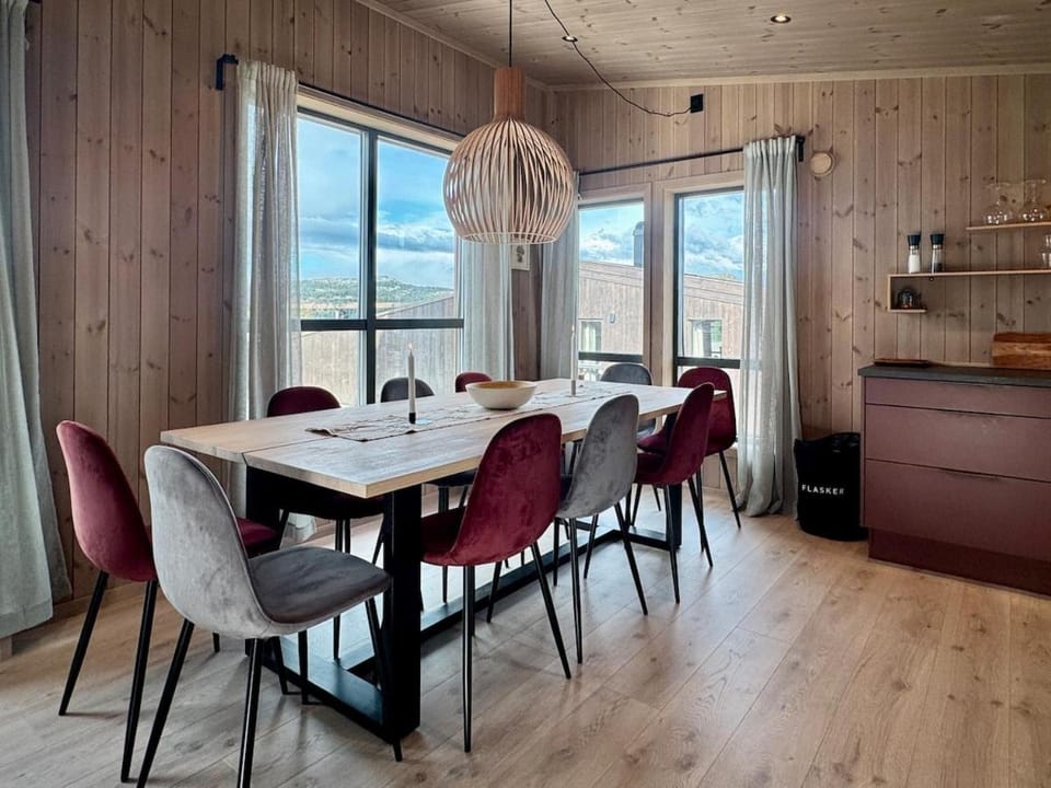 Kvitfjell Ski-in-out, beautiful views & EV-charger House in Innlandet