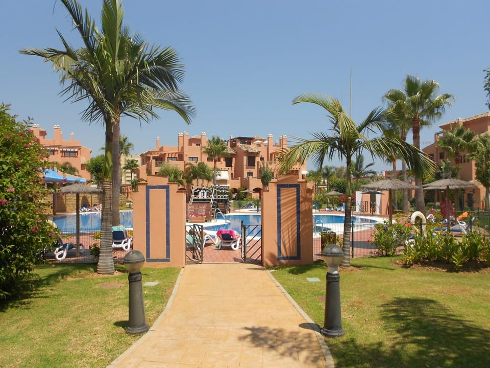 Shower, Garden, Seating area, Swimming pool, Swimming pool