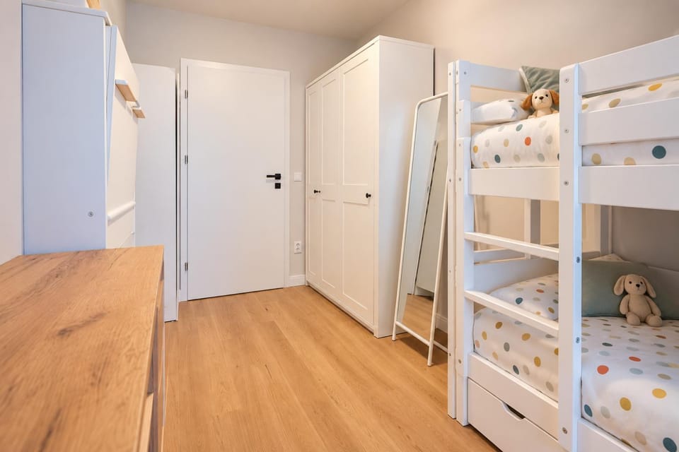 Bed, Photo of the whole room, cot, bunk bed
