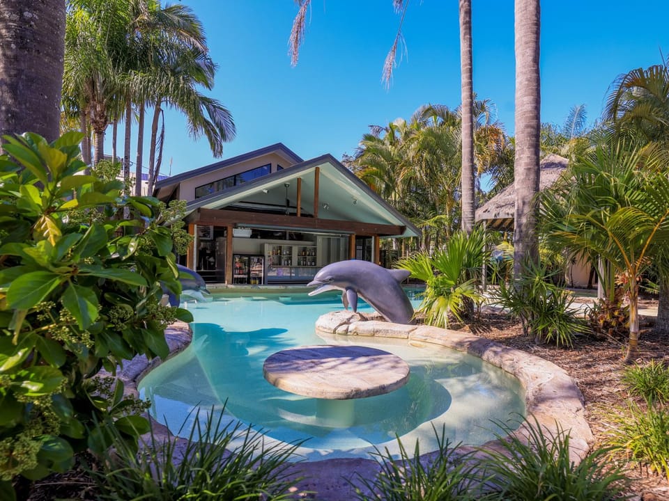 Restaurant/places to eat, Swimming pool