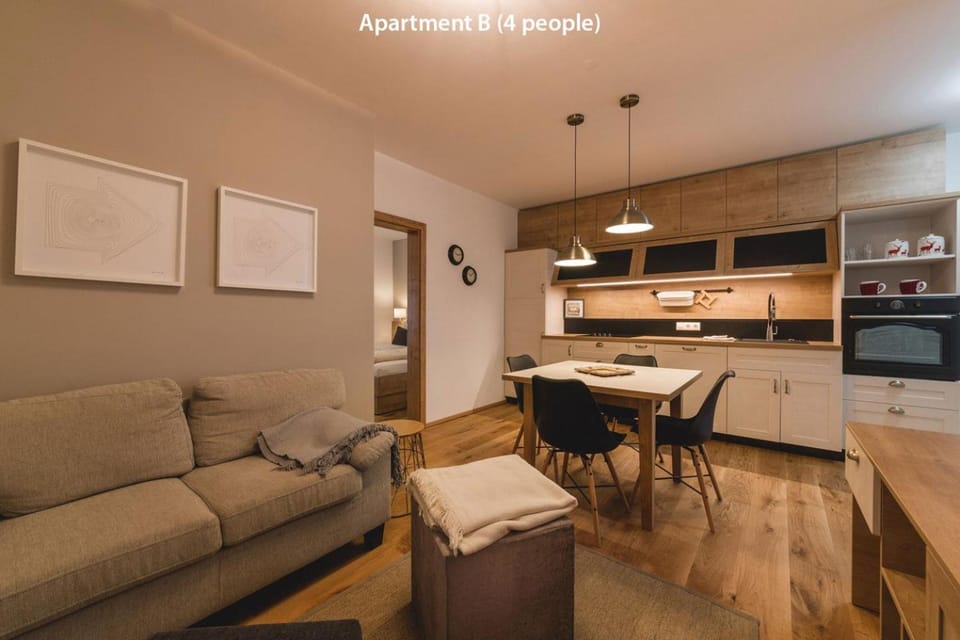Kitchen or kitchenette, Seating area