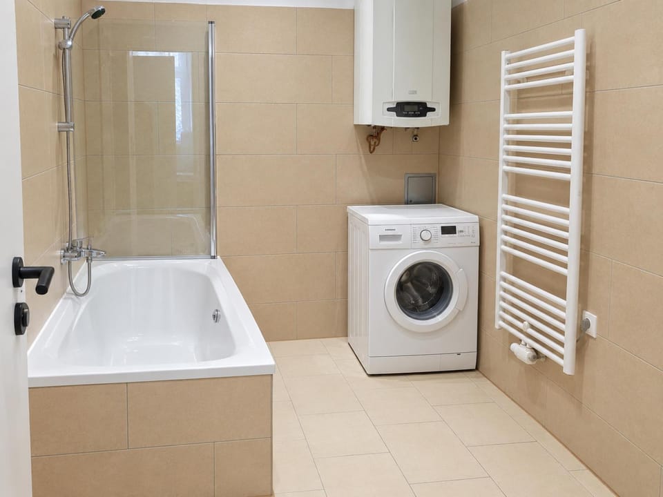 Bathroom, washing machine