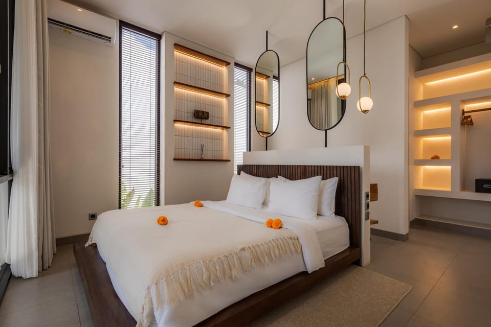 Property building, Bed, Day, Bedroom, wardrobe, air conditioner