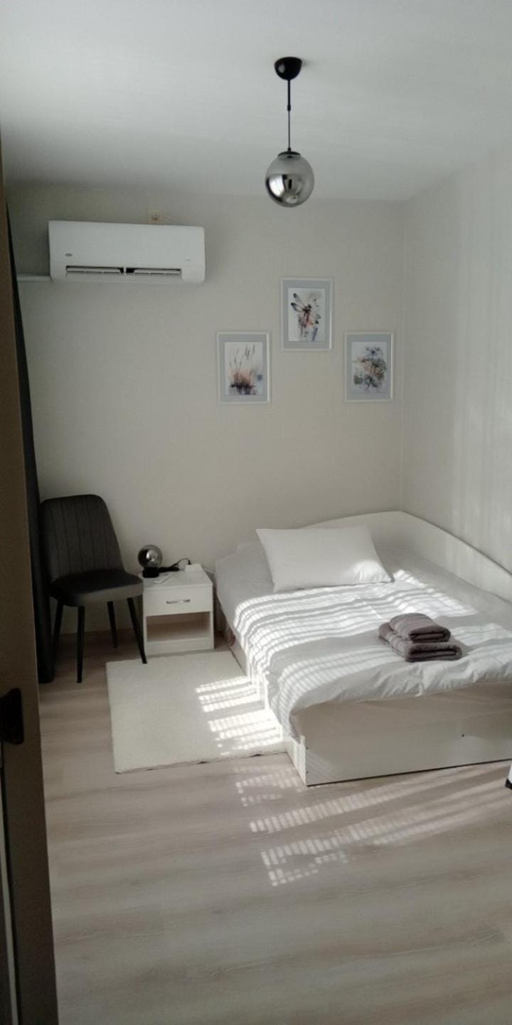 Bed, Photo of the whole room, Bedroom, towels, air conditioner
