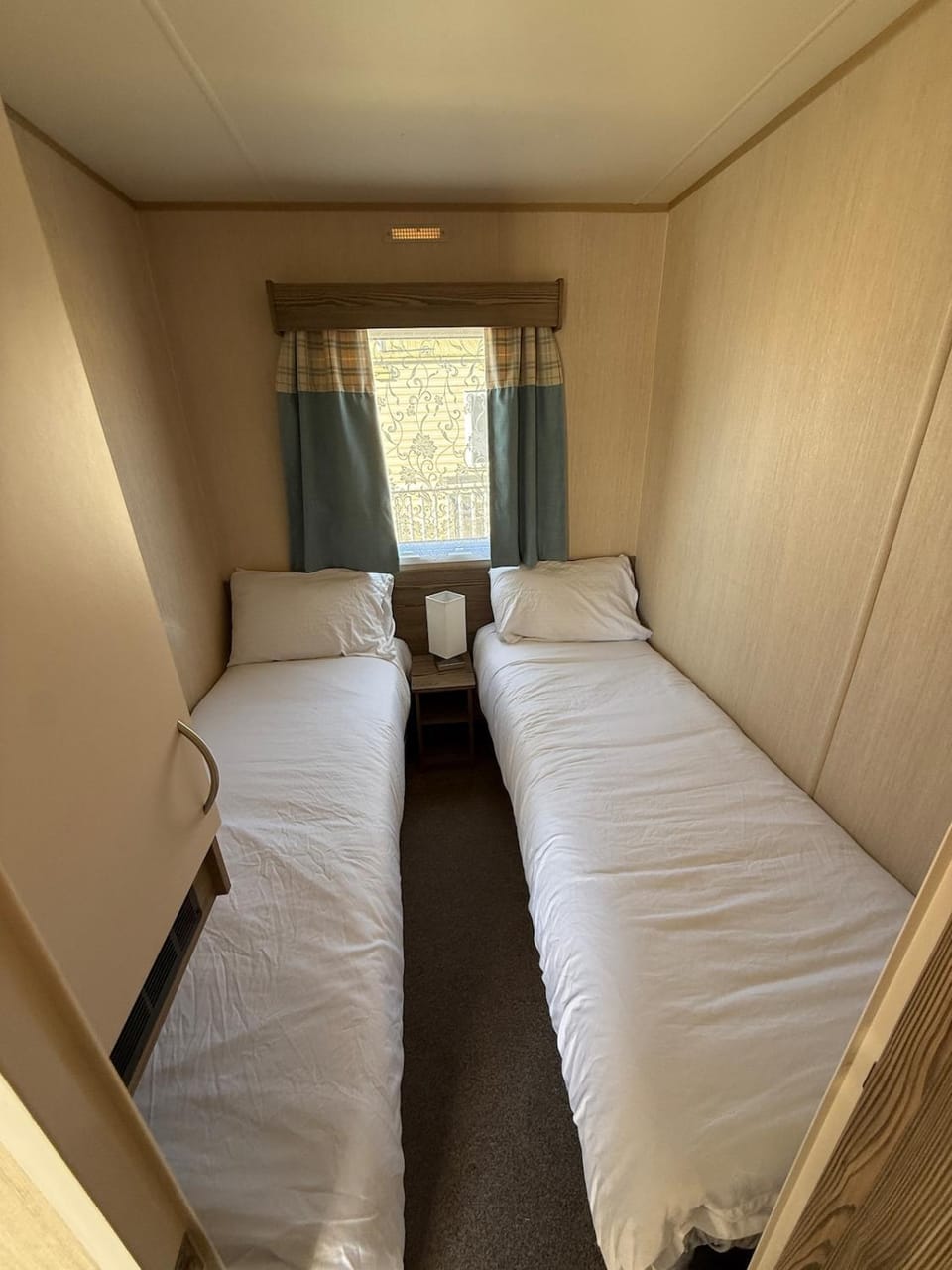 Sunnymede F9 - Fantasy Island - Pet Friendly - Meadow Lakes Caravan & Lodge Hire Apartment in Ingoldmells