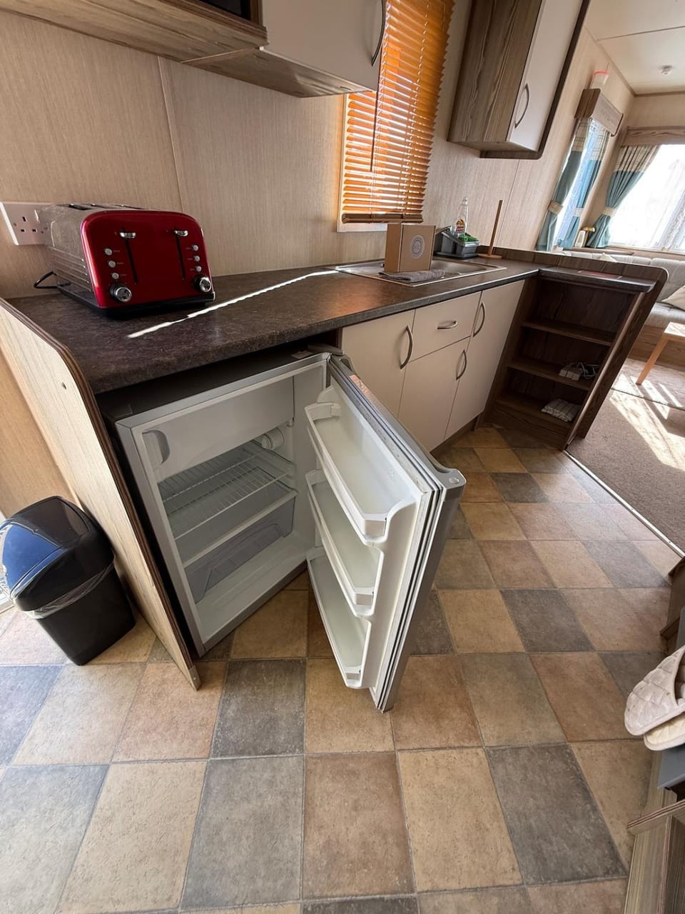 Sunnymede F9 - Fantasy Island - Pet Friendly - Meadow Lakes Caravan & Lodge Hire Apartment in Ingoldmells