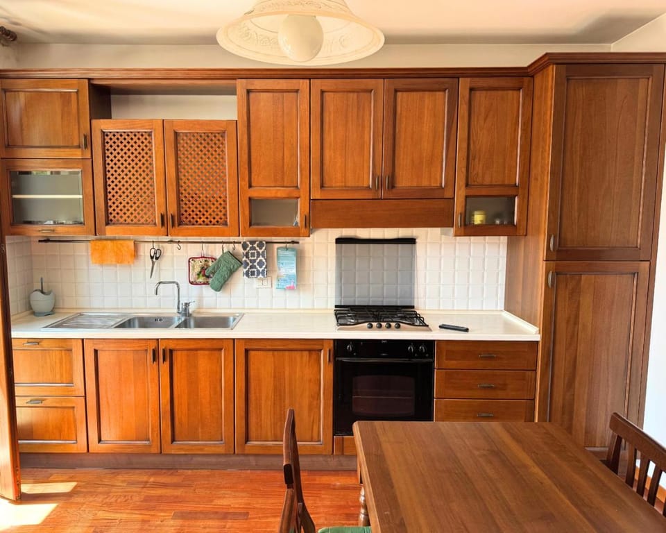 Kitchen or kitchenette, pet friendly, stove