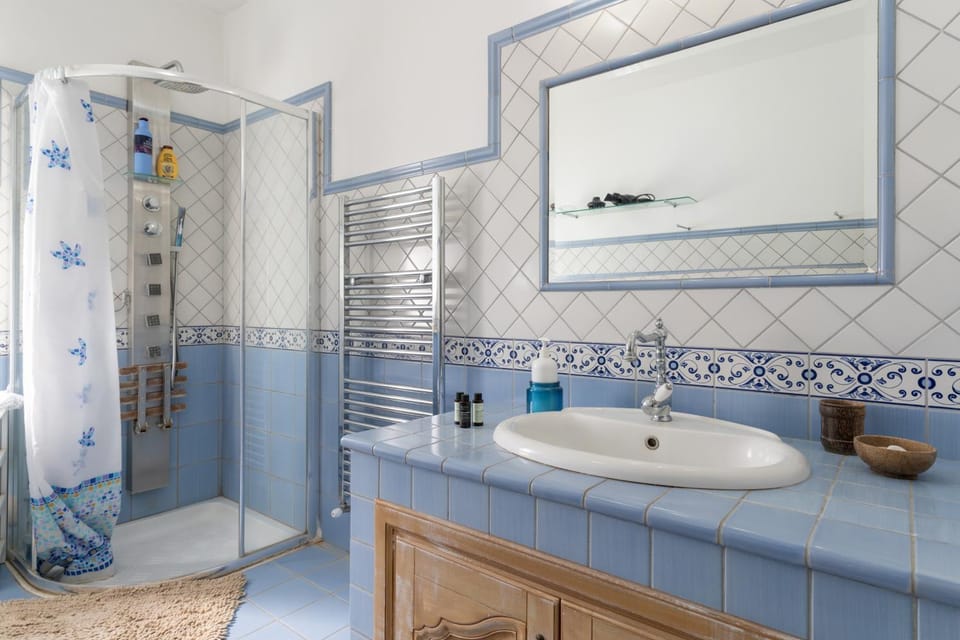 Bathroom, Living room